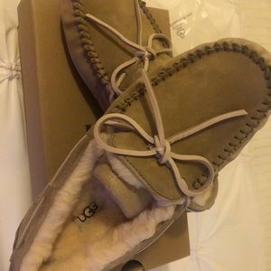 UGG Dakota Moccasin Slippers size 8 (brand new)